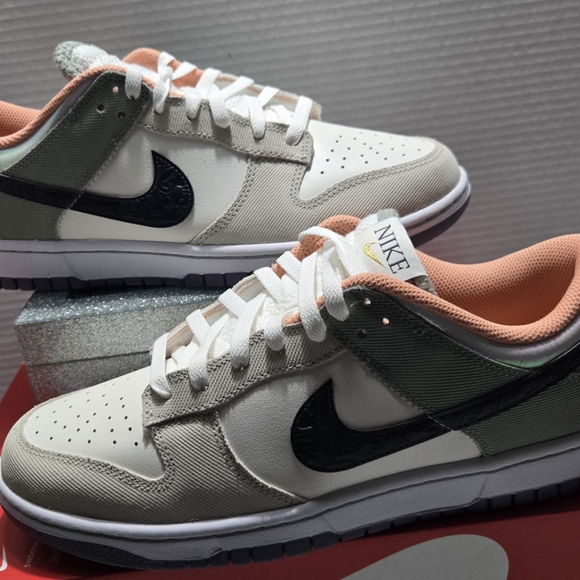 Nike Dunk Low SE  Black and White Sneakers Iconic Limited Edition Sz 11 NEW - Picture 8 of 16